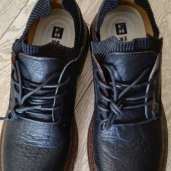 shoes - Picture 3 of 3